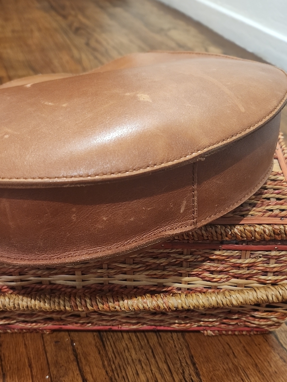 Madewell The Transport Saddlebag: Wave Strap Edition – English Saddle Leather - Picture 6 of 11